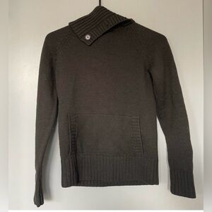 Theory Split Turtleneck Wool Sweater with Pockets in Brown XS